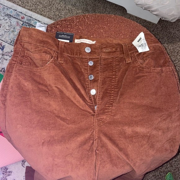 Levi Women’s Jeans NWT - Picture 3 of 4